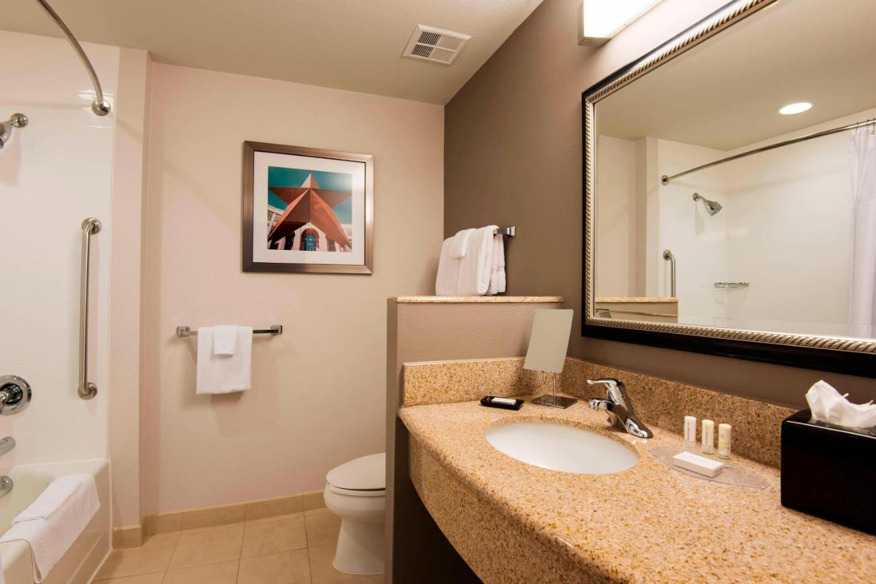 Отель Courtyard By Marriott San Antonio North Stone Oak At Legacy Экстерьер фото